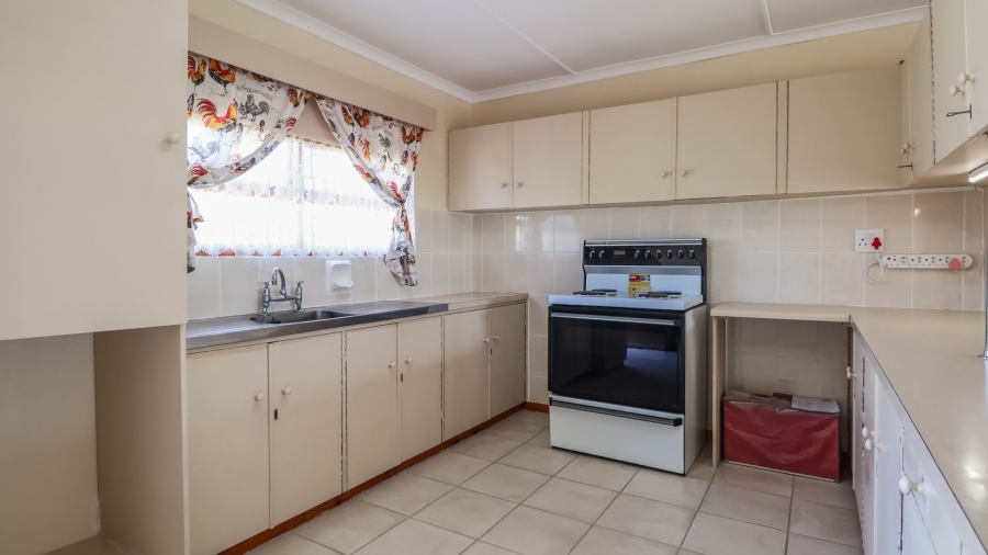 4 Bedroom Property for Sale in Stilbaai Wes Western Cape